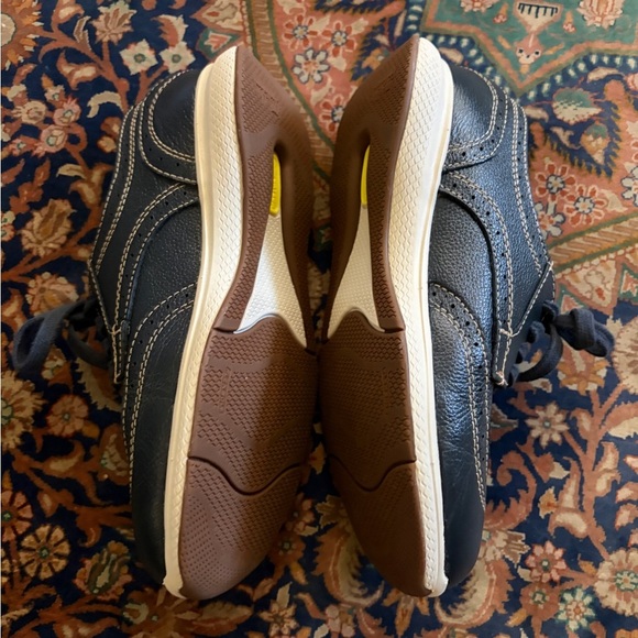 NEW without tags Florsheim kids size 2.5 boys Leather Shoes. Navy blue. Comfy! - Picture 4 of 6